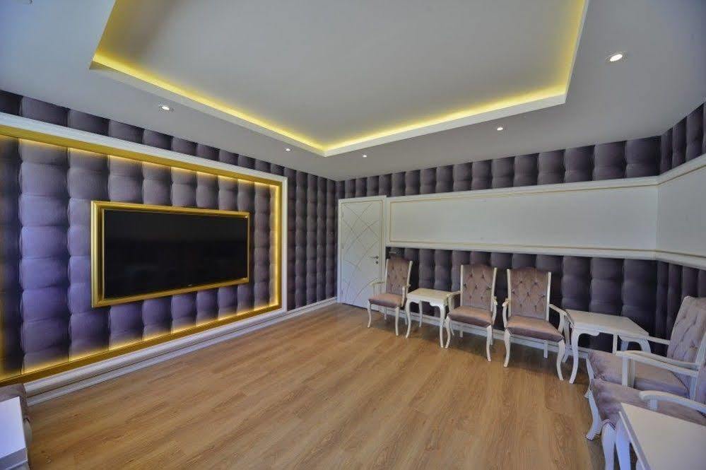 Hotell Calista, Empire, Seven Stars